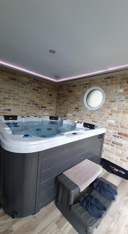 Bulles D'Un Soir Gite Spa Ruminghem Exterior foto